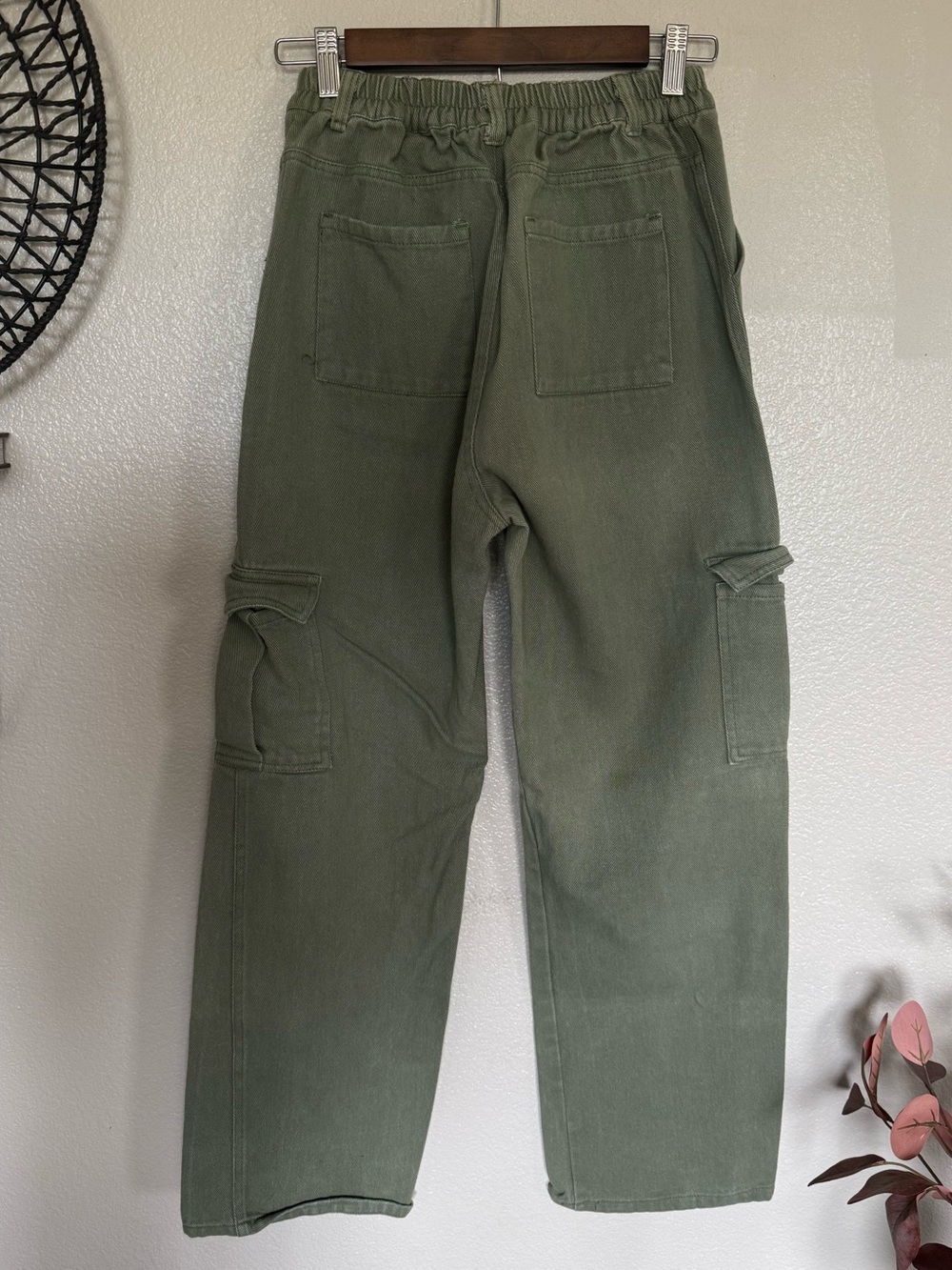 đ Princess Polly Womenâs Olive Cargo Pants - Utility Pocket Trousers - Picture 2 of 3